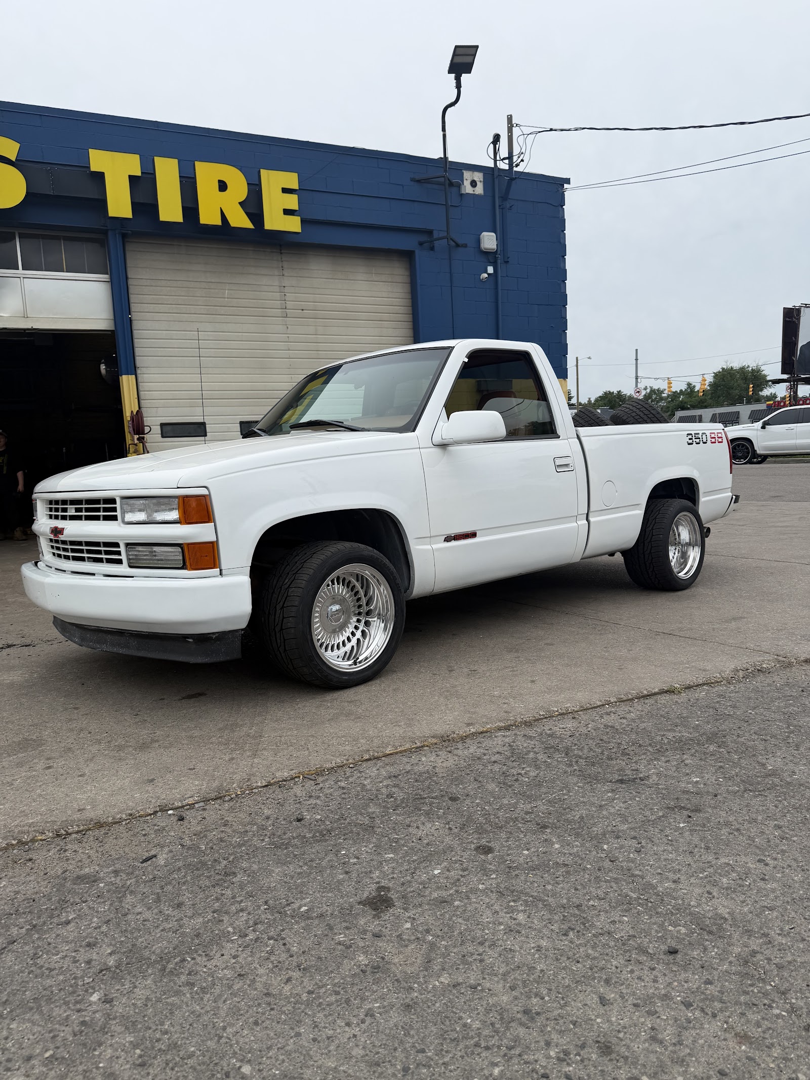 Arandas Tire in Detroit