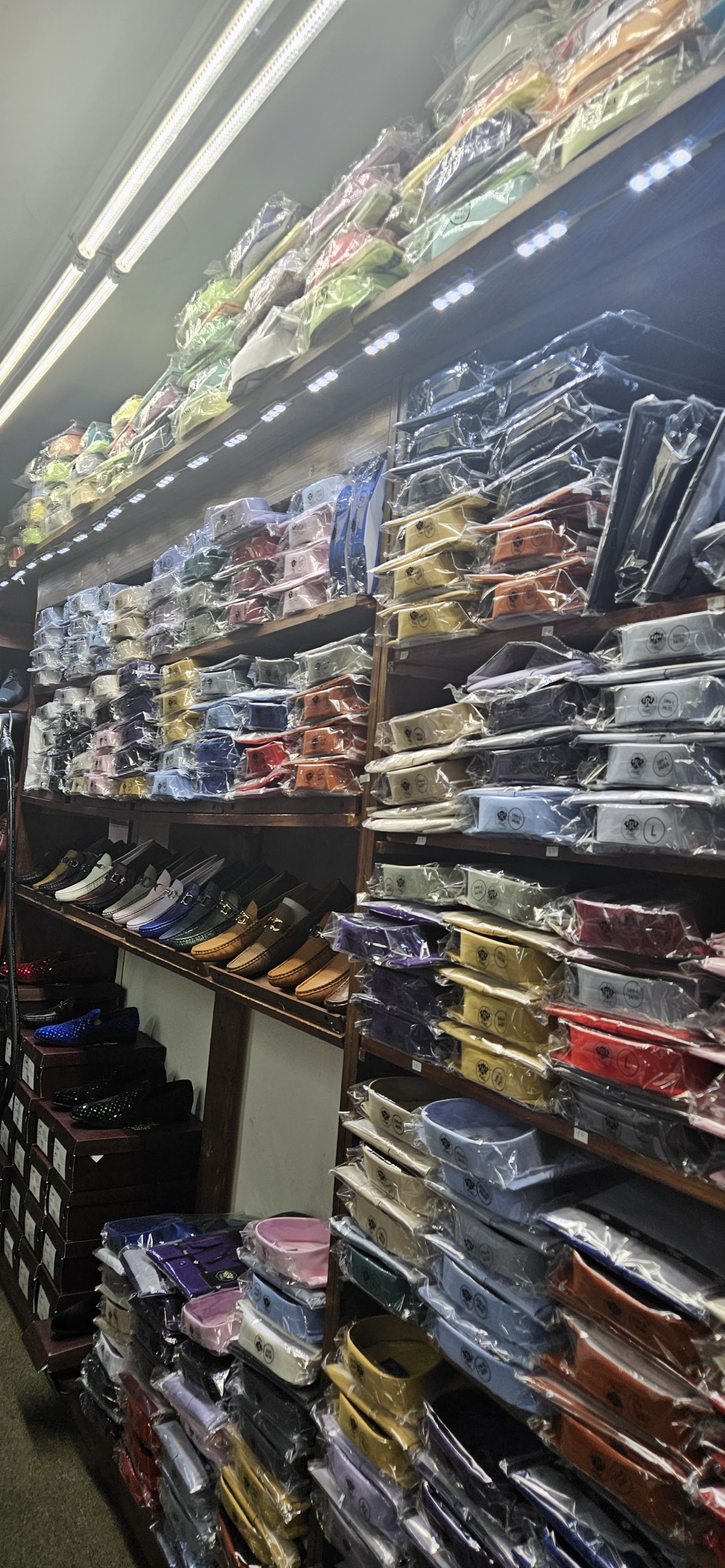 Designer Suit Outlet — photo