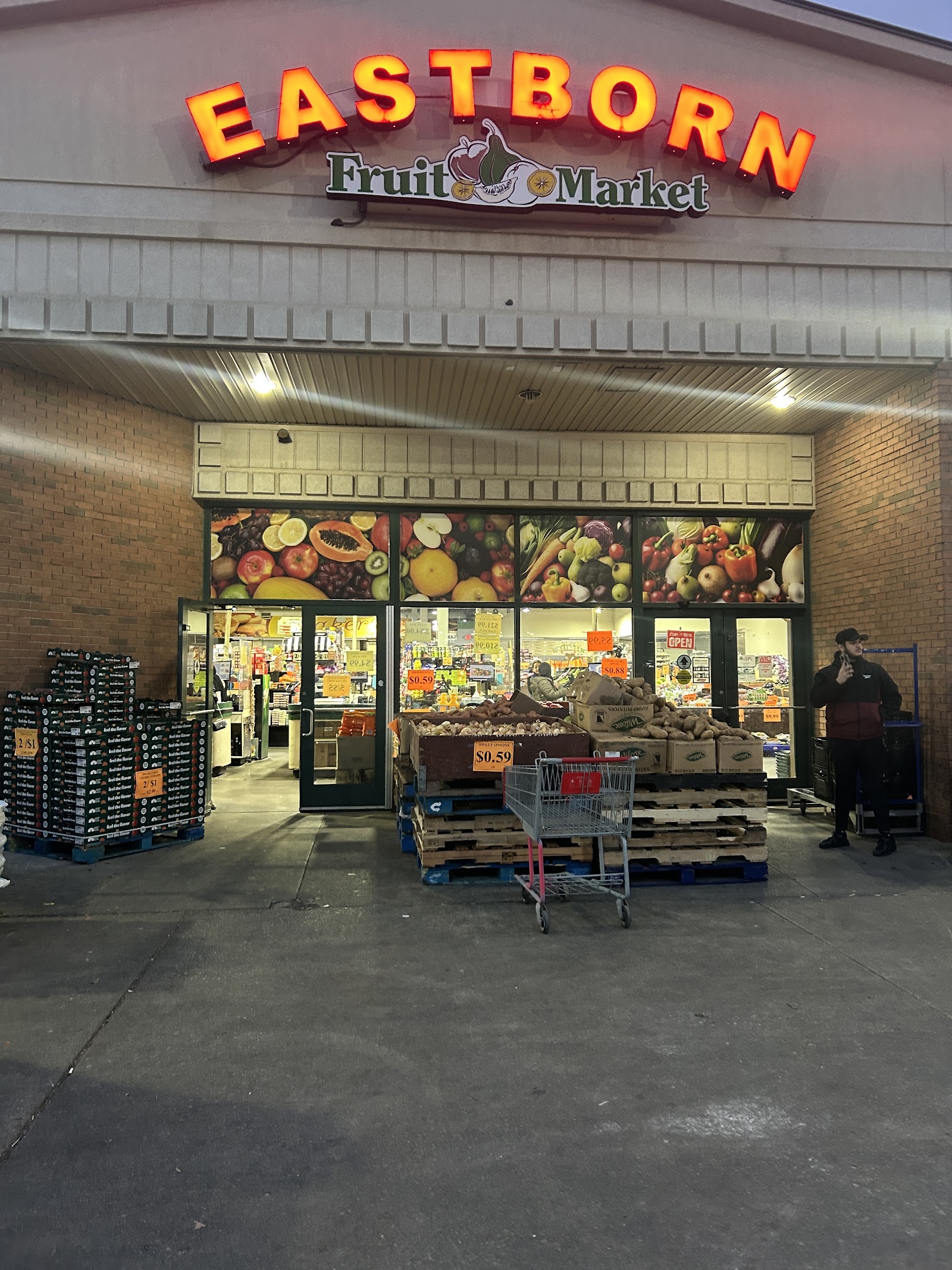 Eastborn Fruit Market in Dearborn
