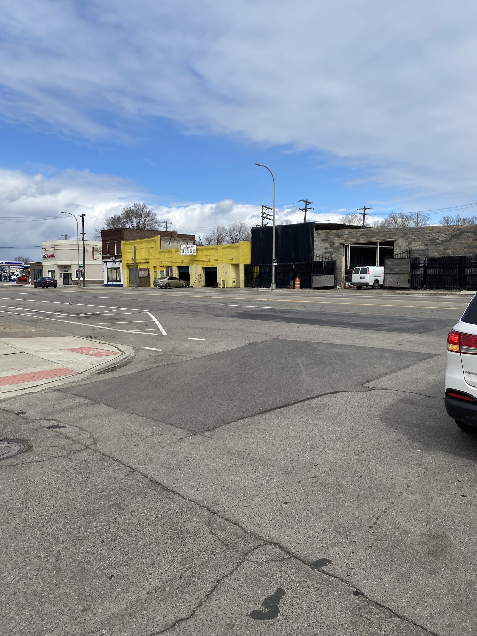Livernois New & Used Tires — photo