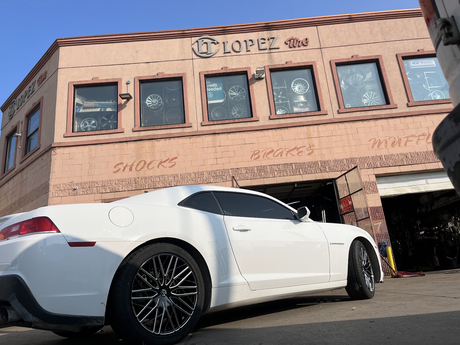 Lopez Tire Repair Inc in Detroit