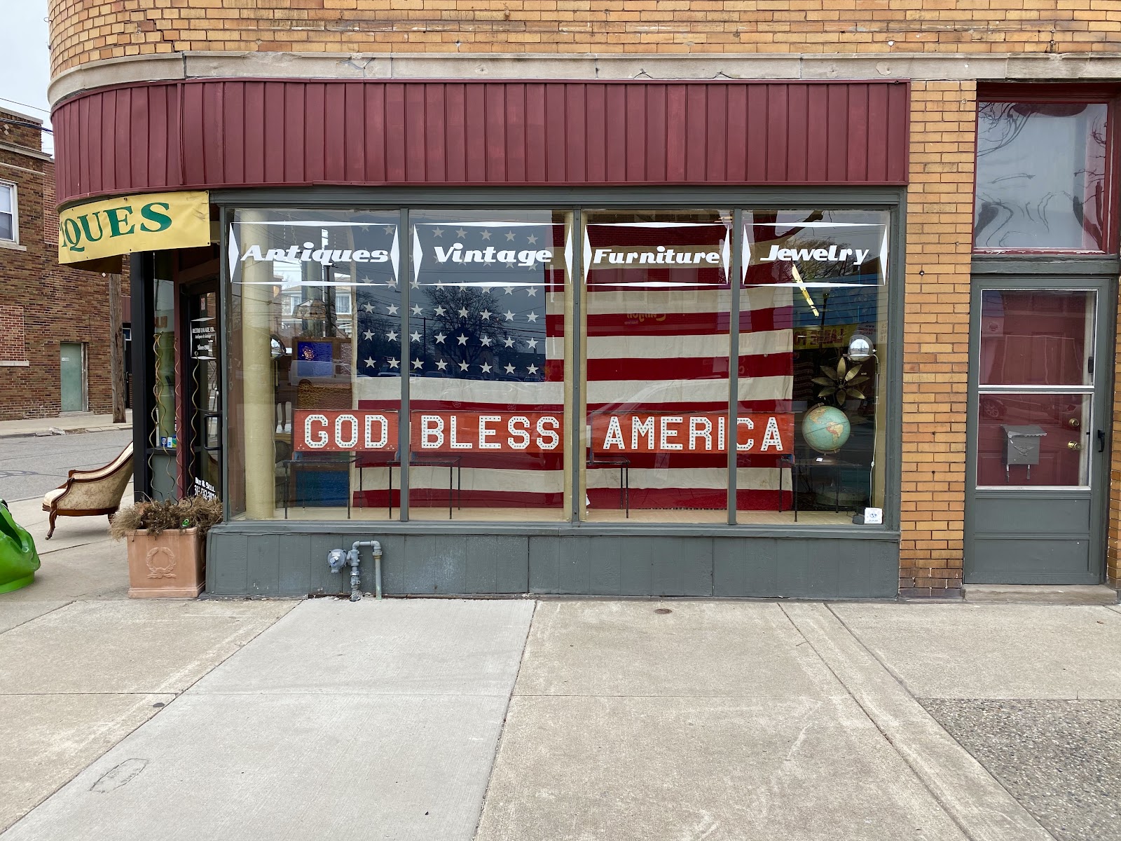 Retro Image Antiques, Vintage and Props — photo