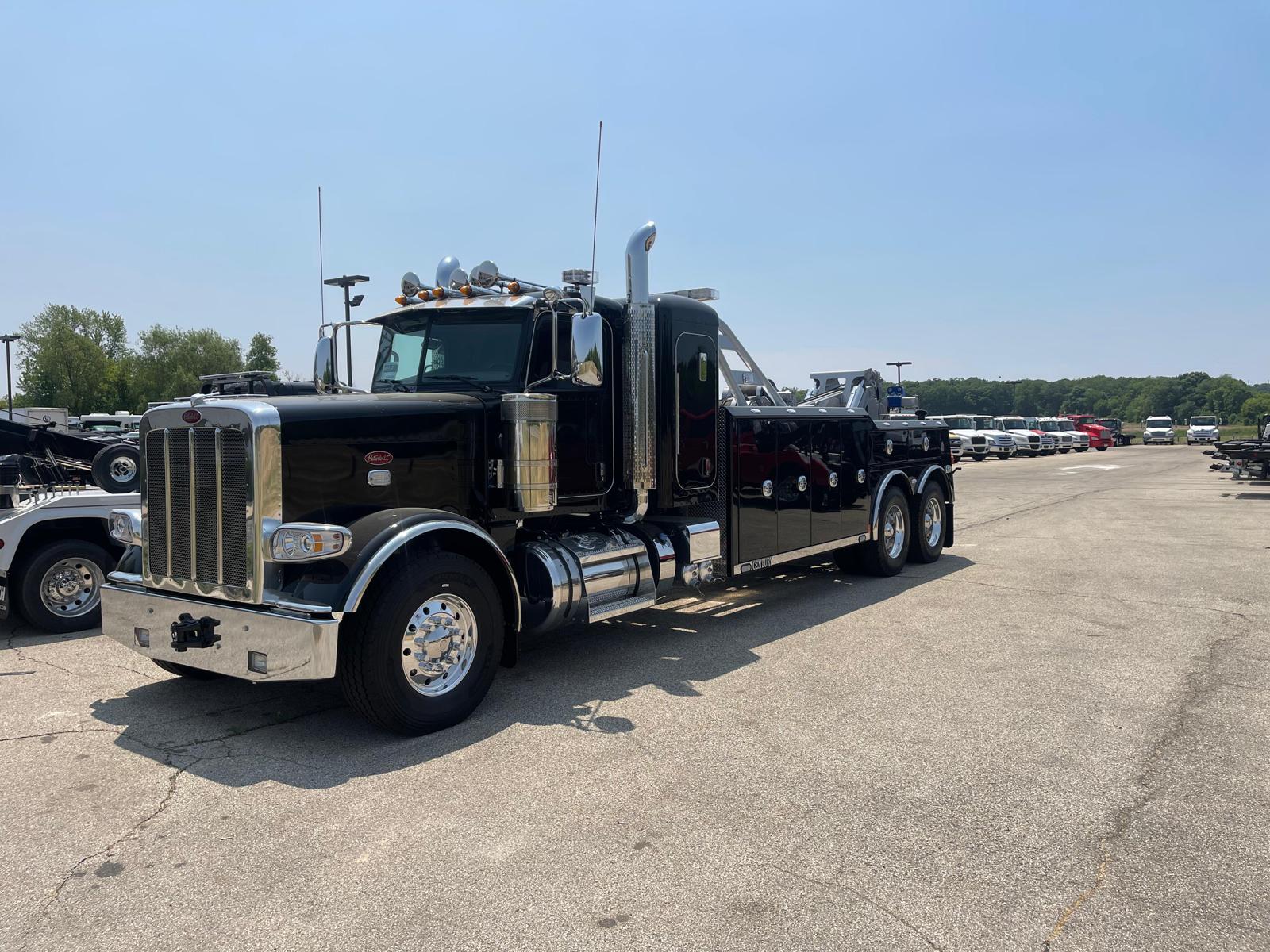 United Heavy Duty Truck Towing Services in Detroit