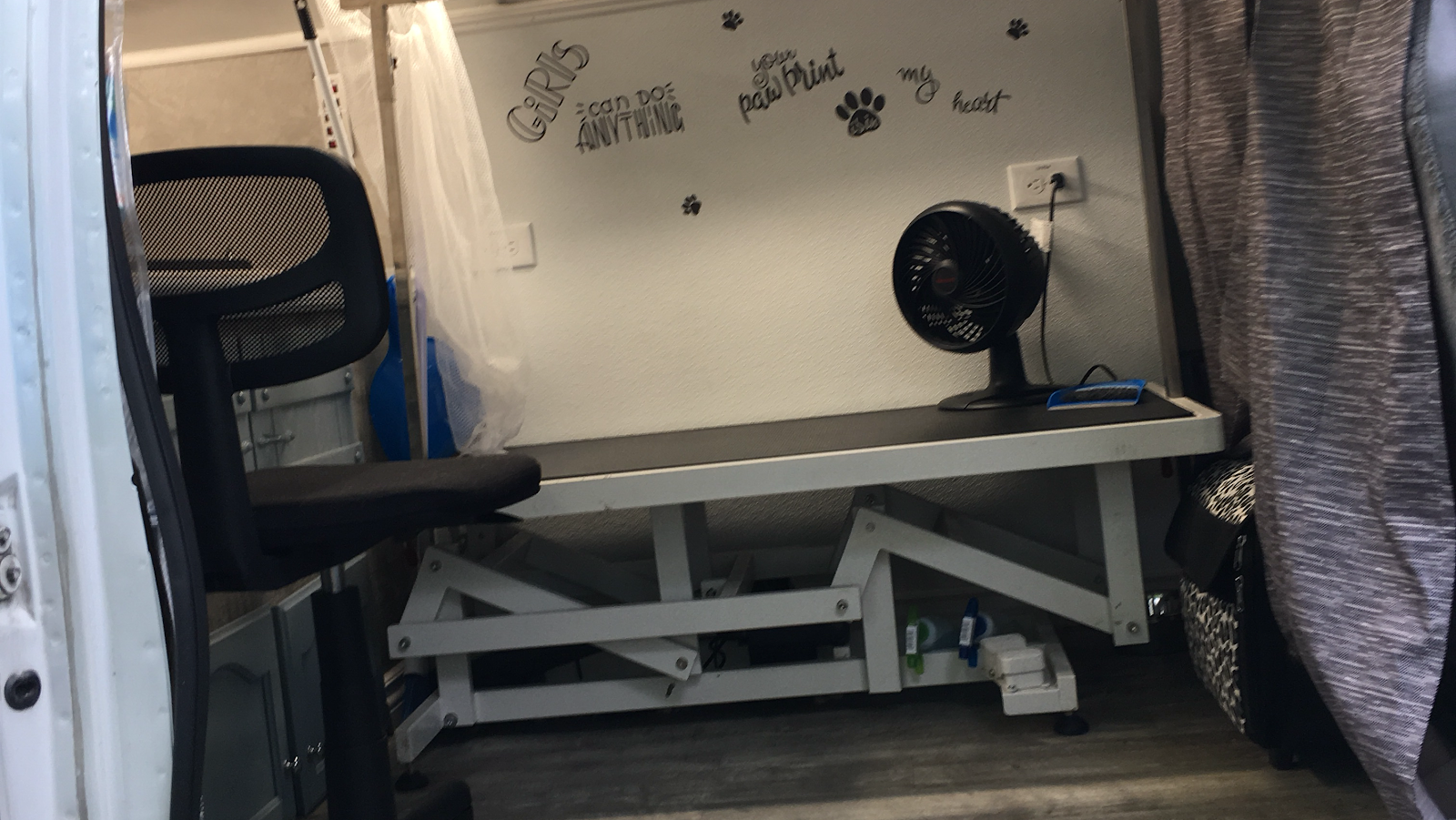 Wash-N-Tailz llc mobile pet grooming llc, Wash-N-Tailz Pet Salon llc in